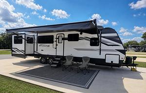 Meet "Ginger" Sleeps 6 Comfortably!