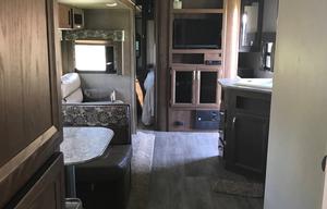 2016 Coleman 3015BH (delivery and pick up by owner)