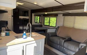 The Hitch Hiker, 32 ft. bunkhouse, 30 amp sleeps 8