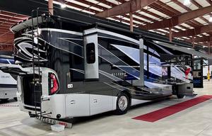 Luxury Coach - Quiet Diesel Pusher - Starlink