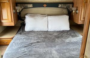 Stationary Fully Furnished 2005 Jayco Eagle 278fbs