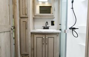 2022 Glamping Keystone Avalanche 5th wheel