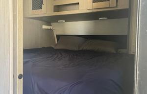 Spacious Family Friendly 35 Ft Bunkhouse
