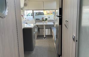 2021 Airstream Globetrotter 27FB - The LainnaBelle