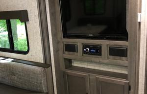 Apex Ultra-Lite 26’ 2021 Couples Camper