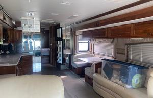 Palace on wheels! -2005 Revolution LE 40 ft