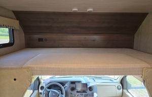 Easy to Drive Spacious RV - Only 3000 Miles on it!