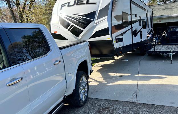 2022 Fuel 305 RV rental photo 1