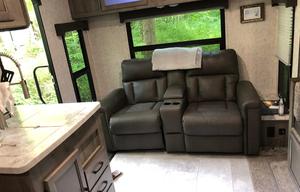Apex Ultra-Lite 26’ 2021 Couples Camper