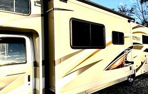 Bunk Floorplan Freedom Elite 30FE - Sleeps 8!