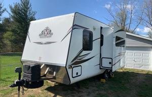 Spacious camper with the amenities of home