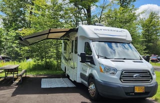 25 FT Class C - PET FRIENDLY Sleeps 3