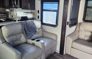 2020 Forest River 5th wheel with washer and dryer