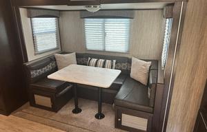 2020 Cruiser Shadow Cruiser 240BHS