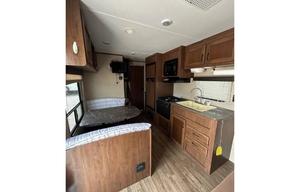 "Sweet Escape" Spacious 10-Person RV - Festivals