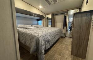 Adventure Awaits - Arctic Wolf Suite 3660