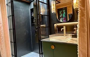 REMODELED, luxury  new interior. DELIVERY ONLY.
