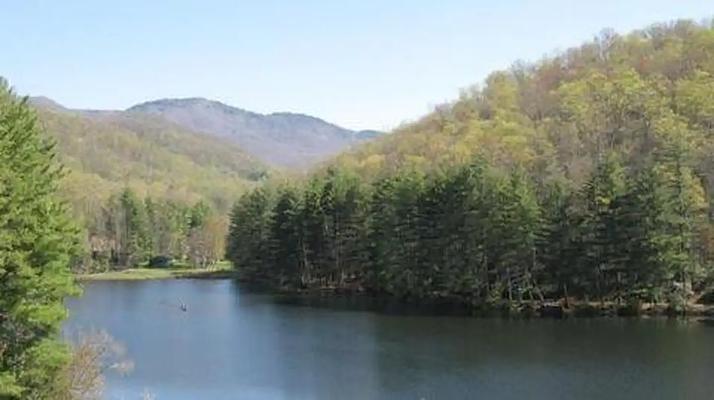 001, Loop: BALSAM LAKE LODGE (NC)