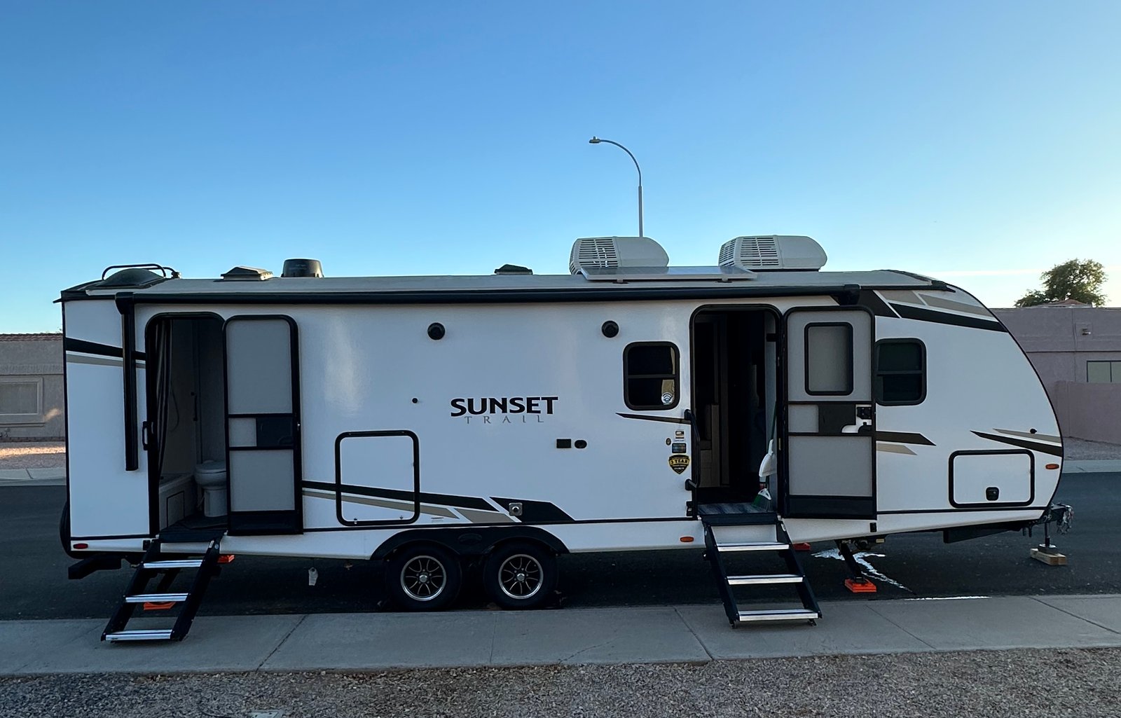 King Bed Bunkhouse | Sleeps 10 | Dual A/C