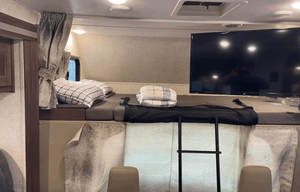 'Sally' Spacious w/ Outdoor speakers