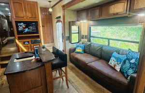 Spacious Toy Hauler Sleeps 8+ Patio/Garage