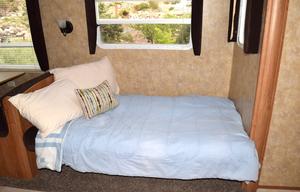 Beautifully updated 2006 Jayco Jay Flight with comfy queen and bunks! - Huge slideout