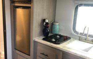 2024 Coleman Lantern 17R Travel Trailer