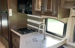 Breeze Family RV Rental - Kid and Pet Friendly