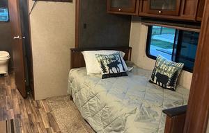 SPACIOUS FLOOR-PLAN / VERY CLEAN