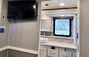 Luxury Personified: The Holiday Rambler
