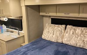 The Wayfarer Luxe – Tiffin Mercedes Diesel Class C