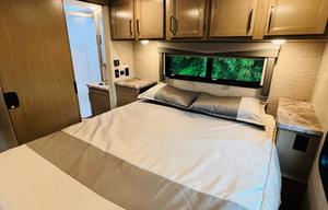 2022 Thor Four Winds 31E (with Bunkhouse)