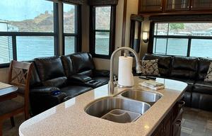 Clean and Comfortable 39’ Heartland Bighorn 3575EL