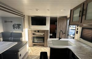 2021 Salem Cruise Lite T241BHXL RV rental photo 8