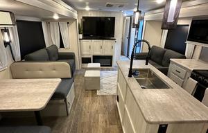 2022 Family Friendly Triple Slideout Camper Rental