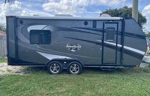 2015 Quicksilver VRV 8.5 x 24 RV rental photo 5