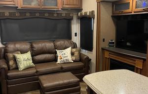 Large, family friendly fifth wheel *Delivery Only*