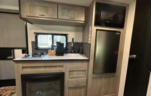 Clean & Comfy 2024 Avenir - Fully Stocked