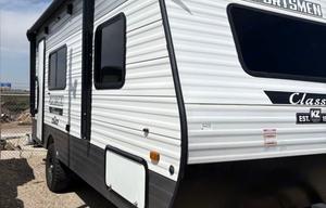 Lil Cozy Ready to Book Great for First Time RV'ers