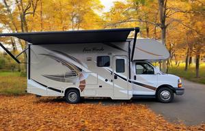 Very Clean! 2017 THOR Four Winds 24 ft. Good Size.
