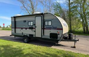 Big slide out, sleeps 6, under 4,000 lb! 400W solar
