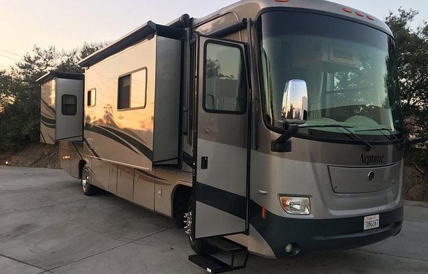 2007 Holiday Rambler Neptune 37 PBQ RV rental photo 1