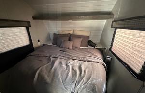 Turn Key stocked 33' bunk house travel Trailer