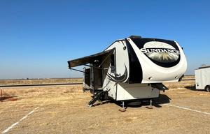 42ft Sundance 5th Wheel. Sleeps 10!