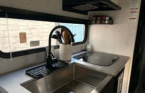 Family Adventure Bunkhouse – Easy Tow