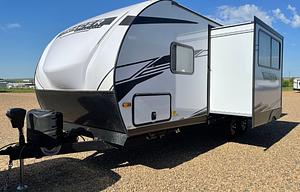 28' 2022 Tracer Bunkhouse - Sleeps 6 + 2 Children