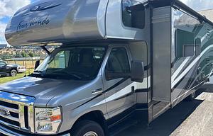 "Olive" 2018 Thor Four Winds 31Y Family fun
