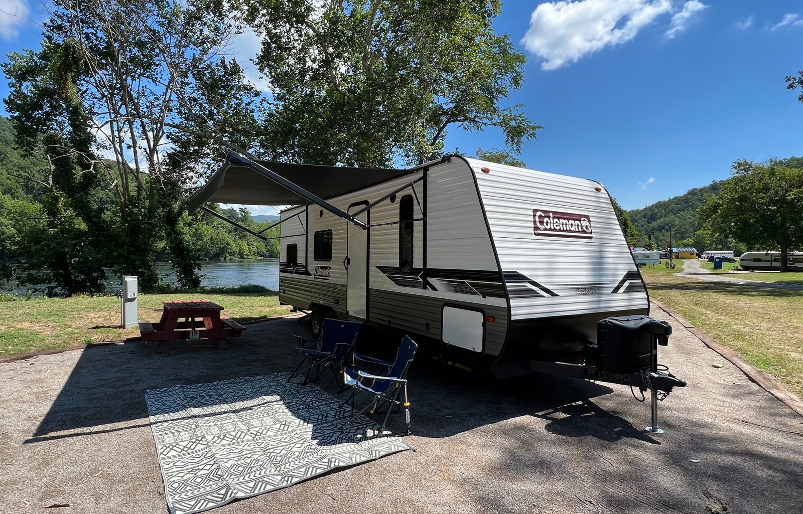 2022 Dutchmen RV Coleman Lantern LT Series 274BH