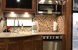 Glory Bound Adventure Coach *2 BATHROOMS*