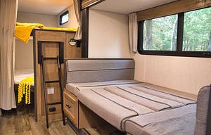 Sleeps Up to 10! Like New Inside & Out! (GWTX1816)